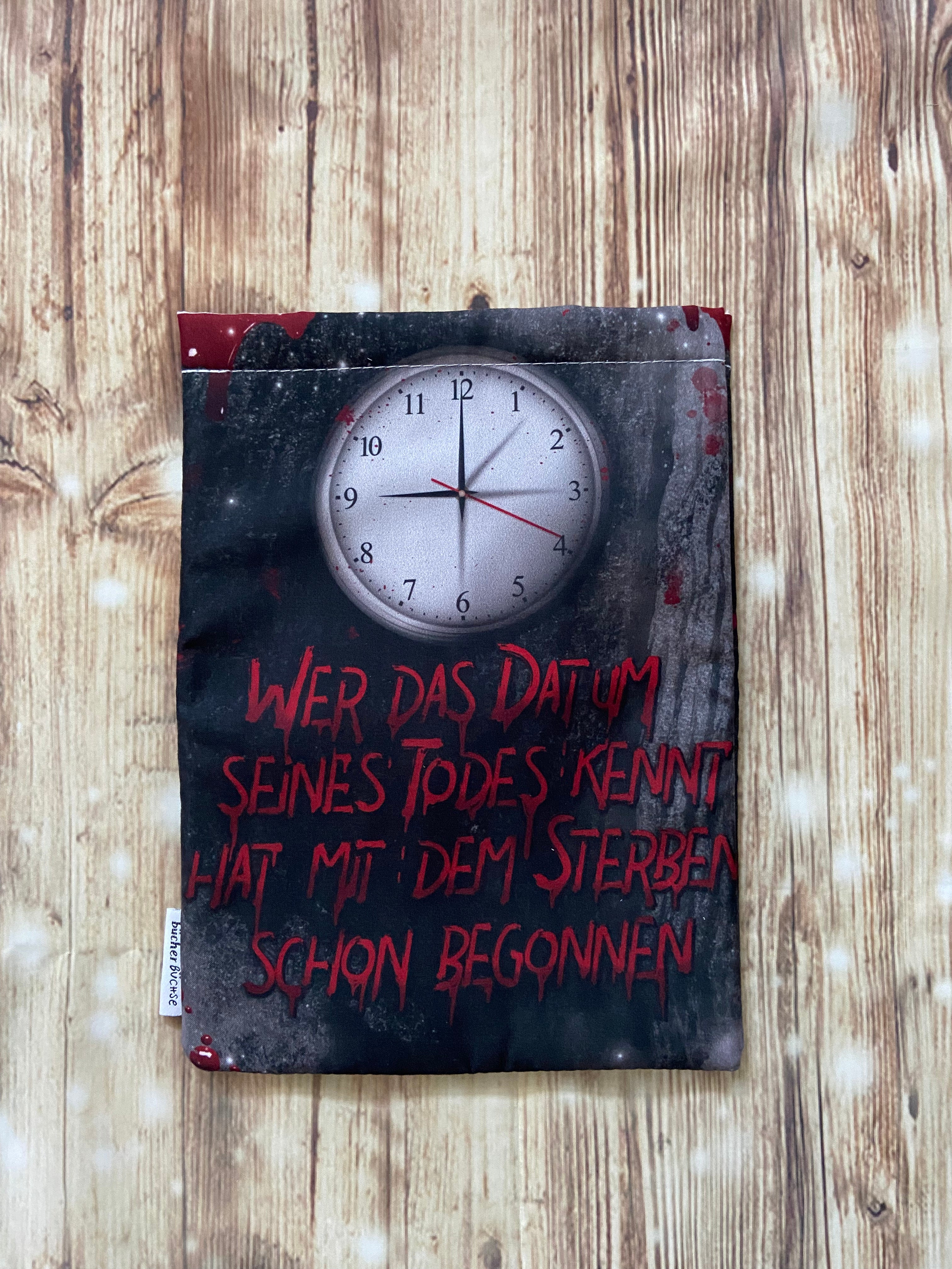 Buchhülle "Todesdatum" von @azura.arts