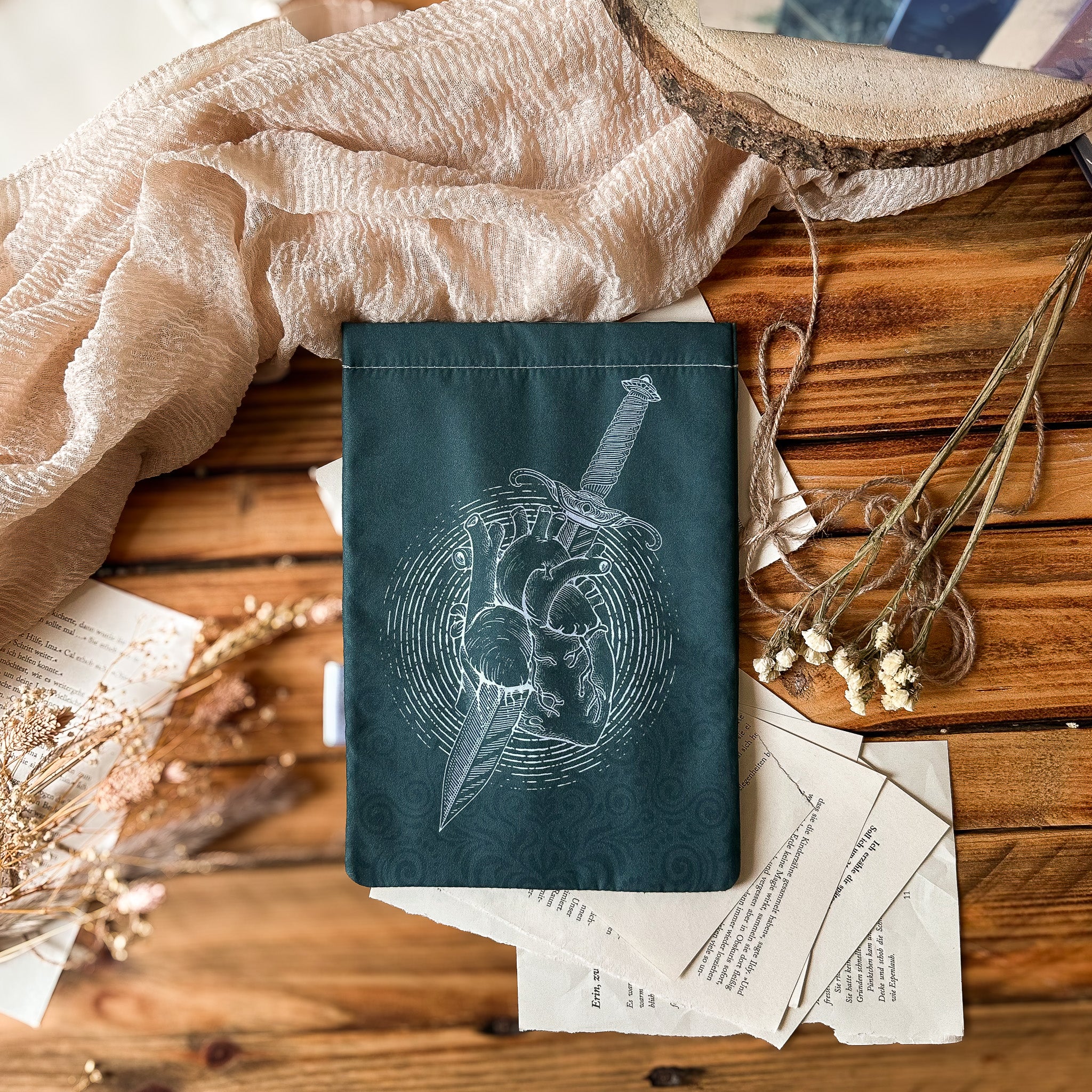 Buchhülle "Stalking Jack the Ripper" von @solaires.stories