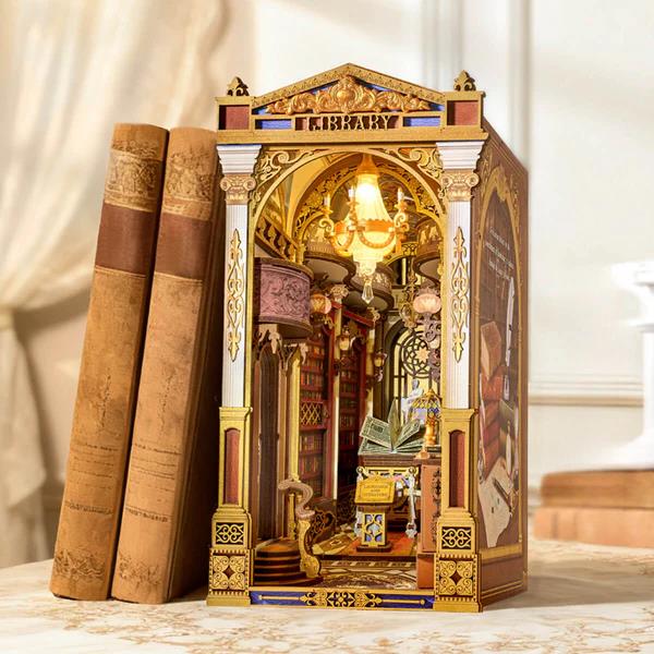 Book Nook "Library of Wonders"