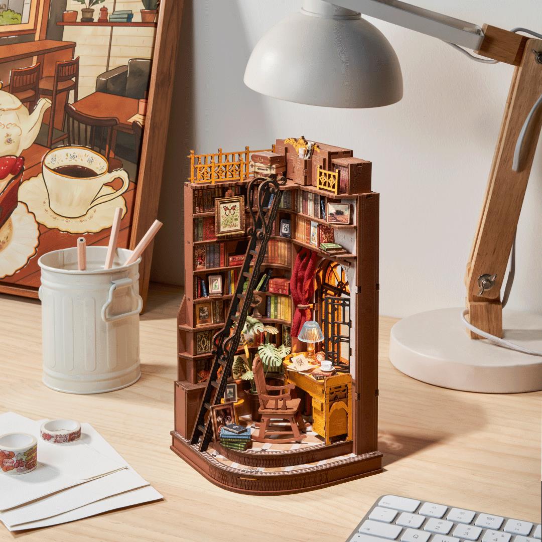 Book Nook "Silent Corner Study"