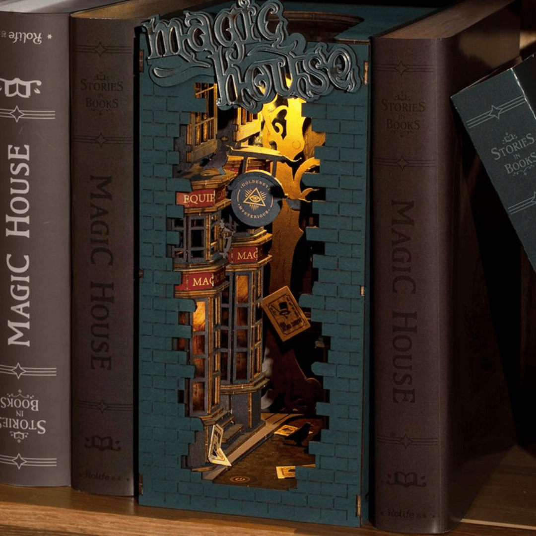 Book Nook "Magic House"