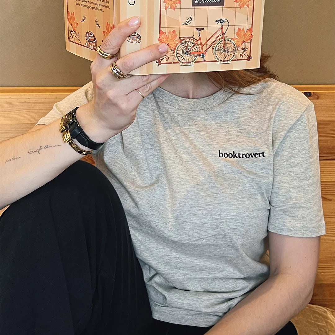 T-Shirt "booktrovert"