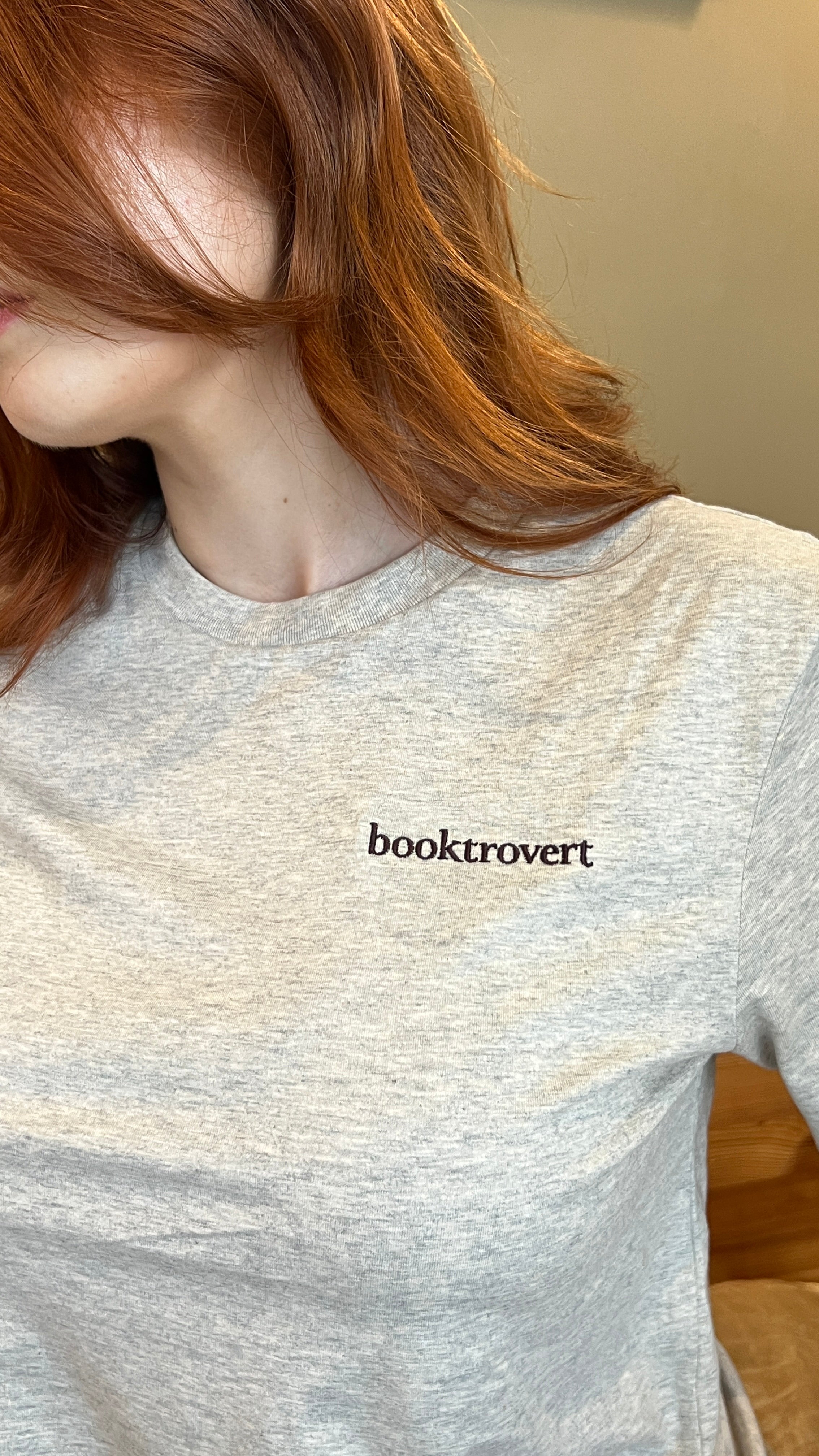 T-Shirt "booktrovert"
